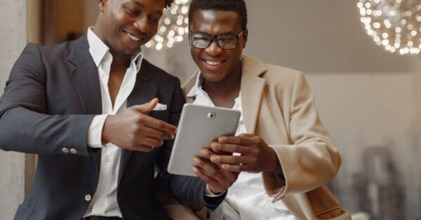 black-men-cafe-have-business-scaled-800x600