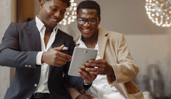 black-men-cafe-have-business-scaled-800x600