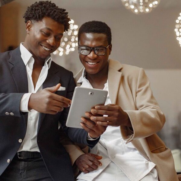 black-men-cafe-have-business-scaled-800x600