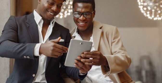 black-men-cafe-have-business-scaled-800x600